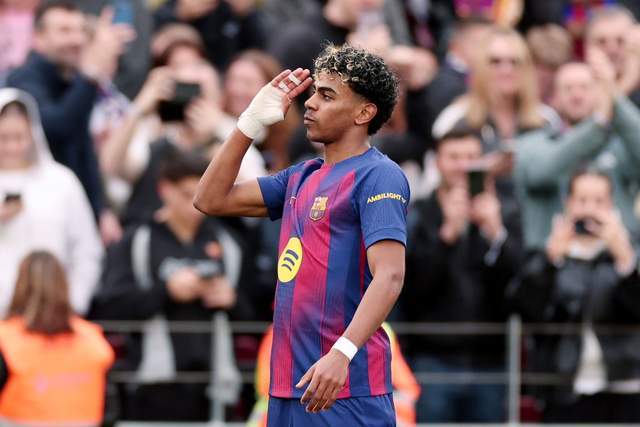 乐鱼中国体育-4-1！亚马尔帽子戏法，2亿超巨破纪录，巴萨吊打黄潜，甩皇马4分